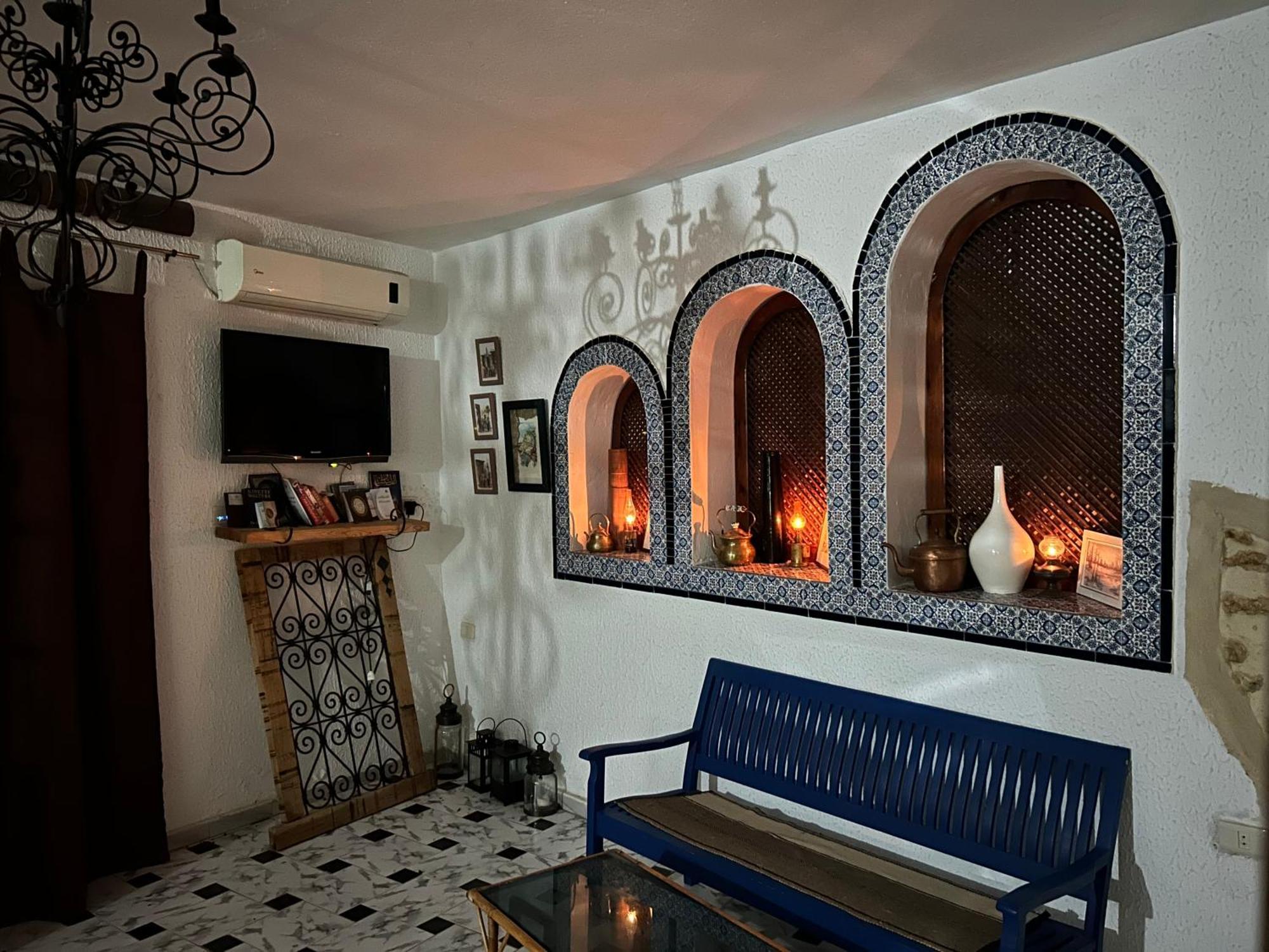 L'Artisan Hotel Harqalah Exterior photo