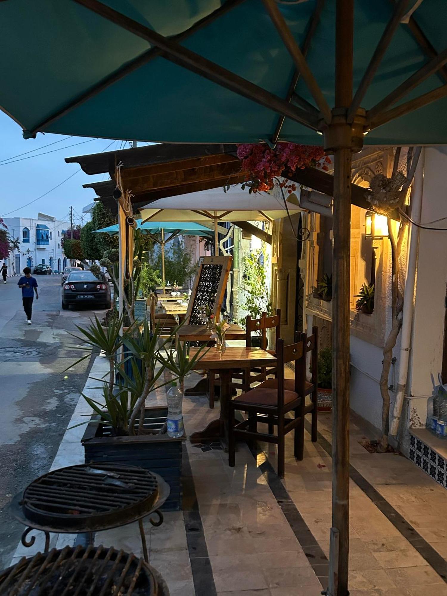 L'Artisan Hotel Harqalah Exterior photo